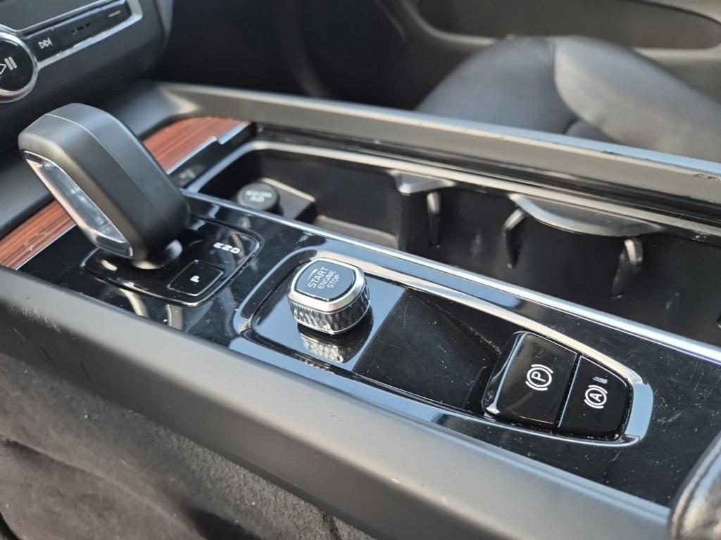 used 2023 Volvo XC60 car, priced at $31,000