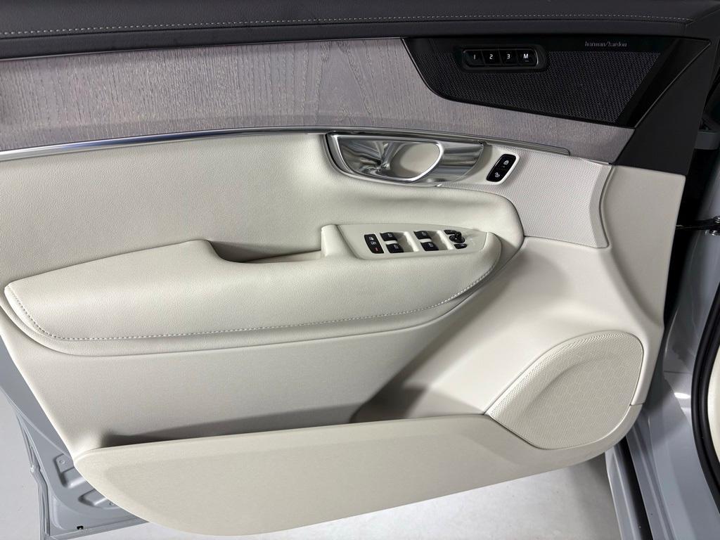 new 2026 Volvo XC90 Plug-In Hybrid car, priced at $83,625