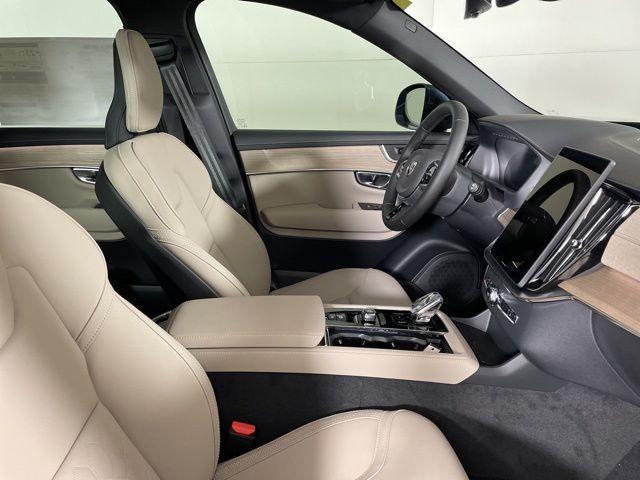 new 2025 Volvo XC90 car, priced at $62,500