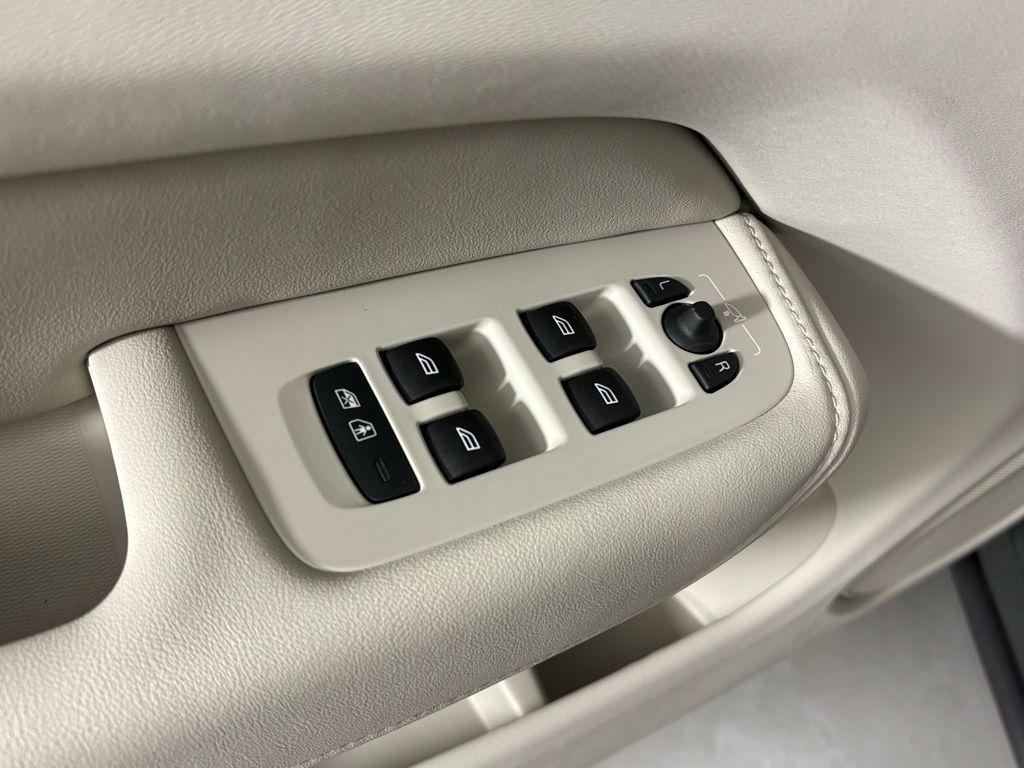 new 2026 Volvo XC60 car, priced at $61,775