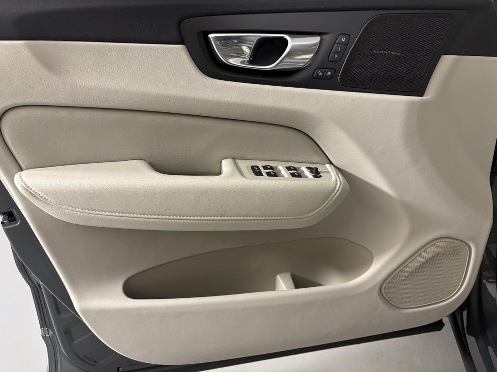 new 2026 Volvo XC60 car, priced at $62,275