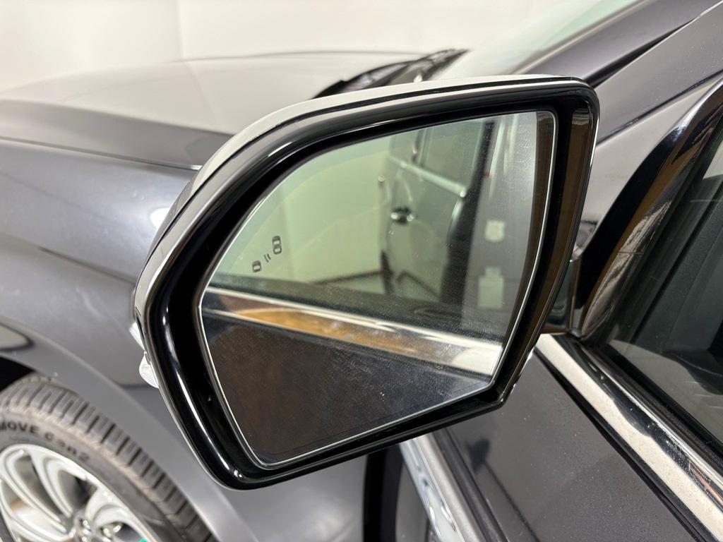 used 2024 Lincoln Navigator car, priced at $60,000