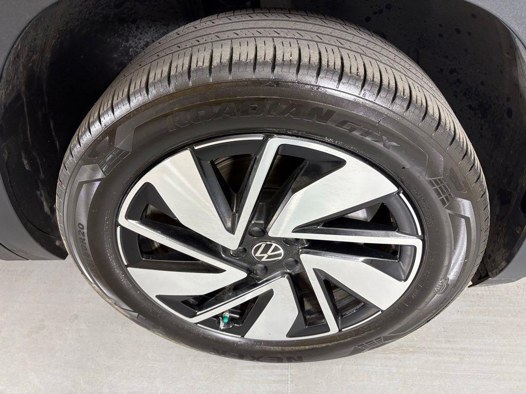 used 2025 Volkswagen Atlas car, priced at $33,099
