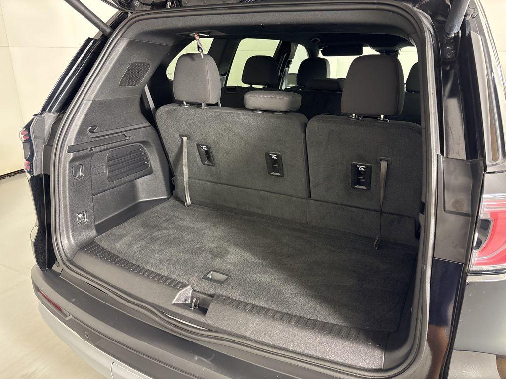 used 2025 GMC Acadia car, priced at $31,900