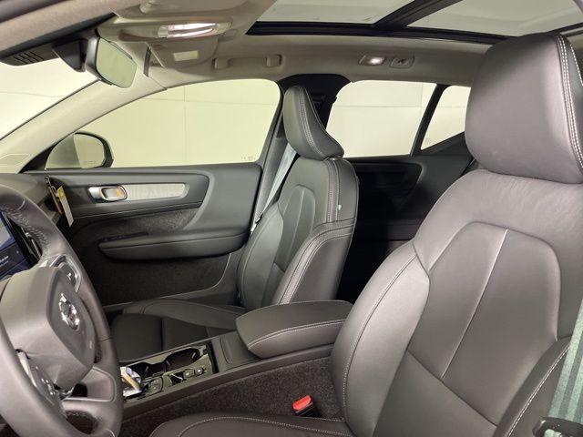 new 2025 Volvo XC40 car, priced at $42,500