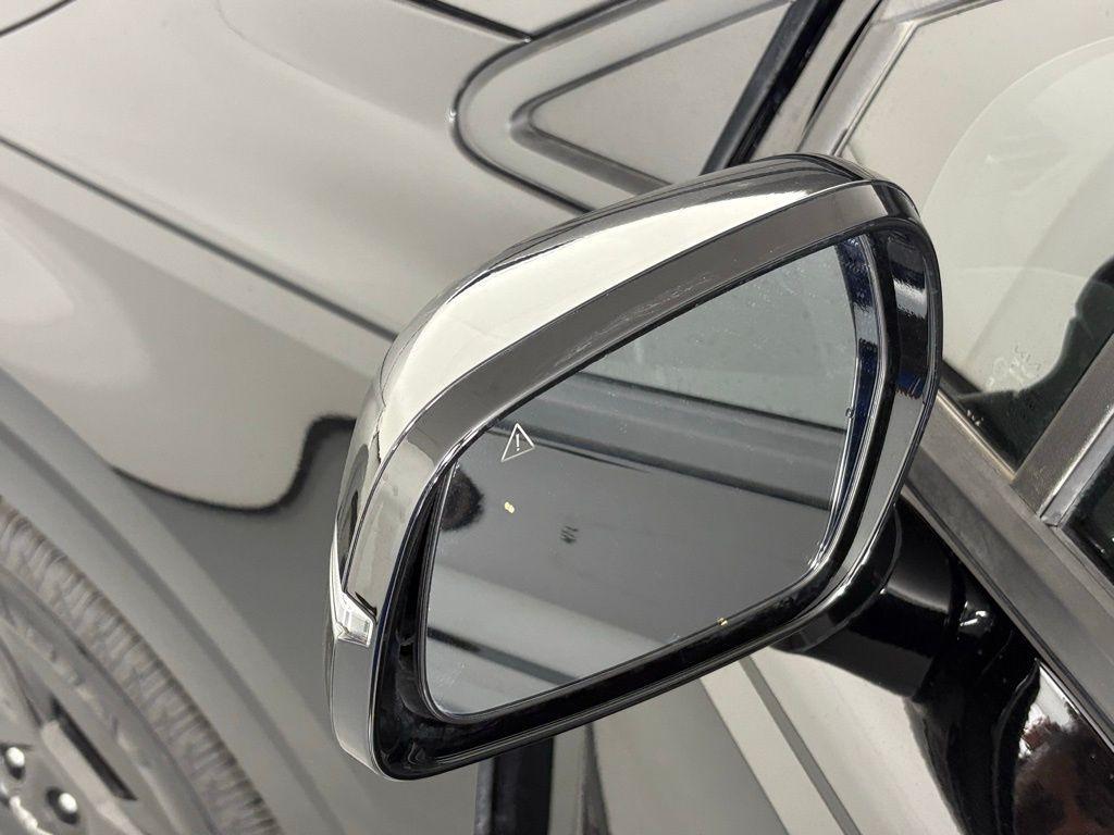used 2025 Kia Carnival car, priced at $32,599