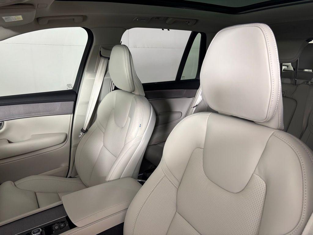 new 2026 Volvo XC90 Plug-In Hybrid car, priced at $82,745