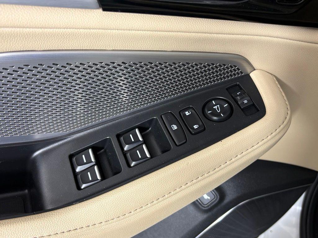 used 2022 Acura MDX car, priced at $25,599