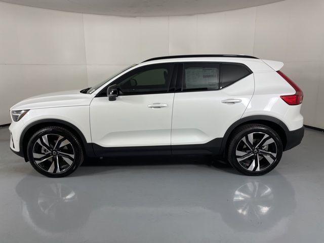 new 2025 Volvo XC40 car, priced at $40,000