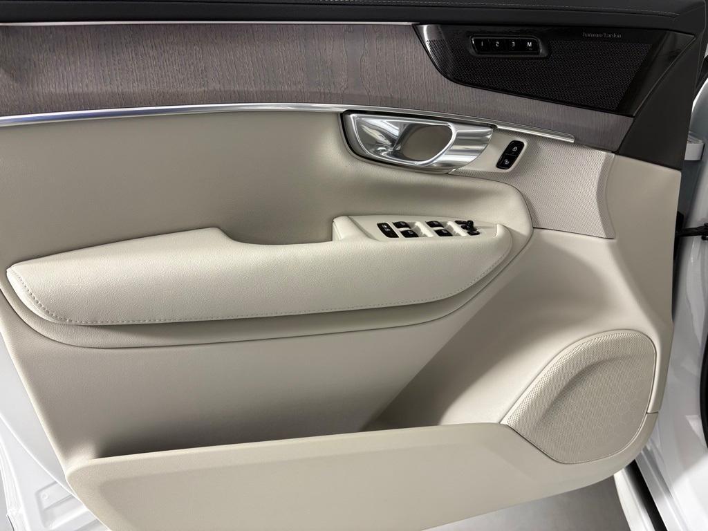 new 2026 Volvo XC90 Plug-In Hybrid car, priced at $83,705