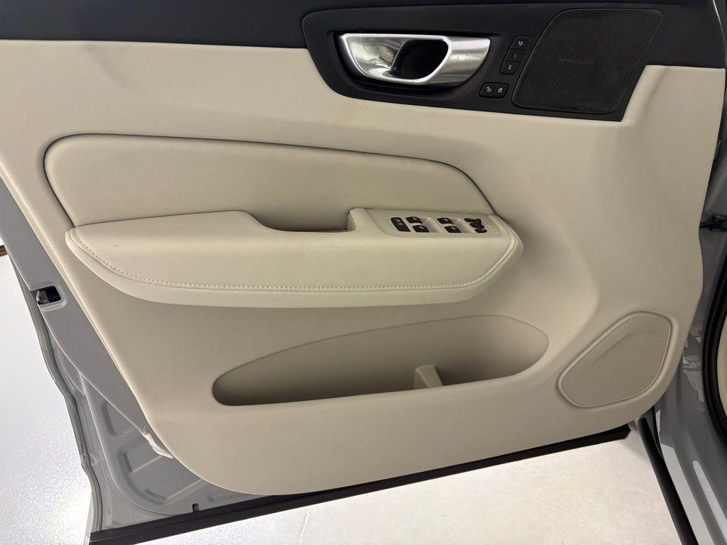 new 2026 Volvo XC60 car, priced at $63,870