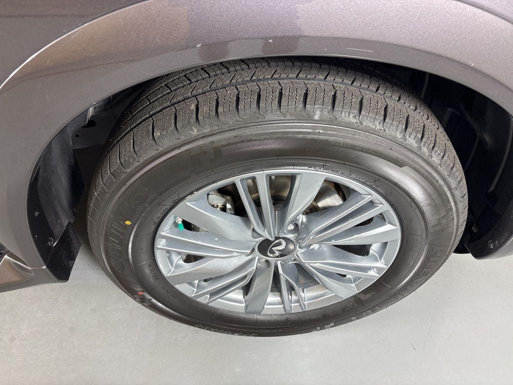 used 2024 INFINITI QX80 car, priced at $33,500