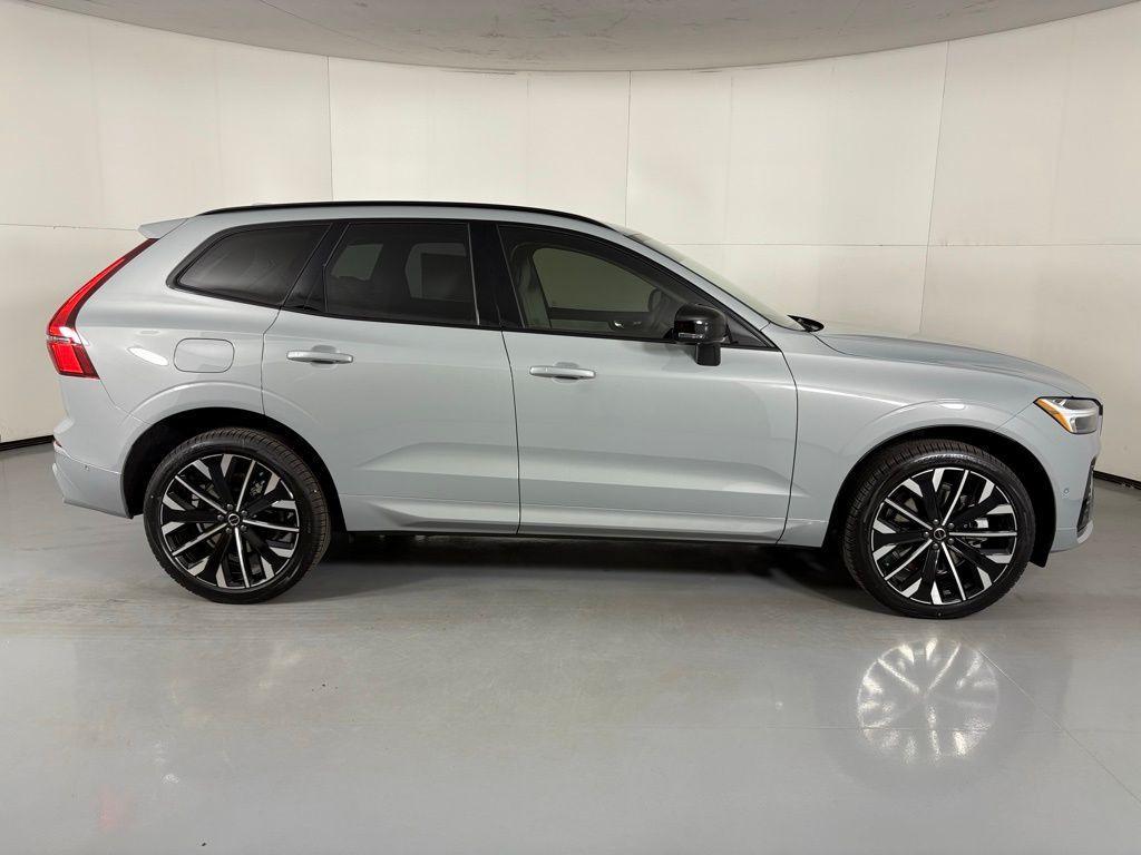 new 2026 Volvo XC60 Plug-In Hybrid car, priced at $73,010