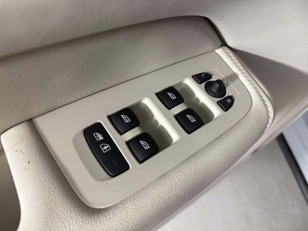 new 2026 Volvo XC60 Plug-In Hybrid car, priced at $73,010