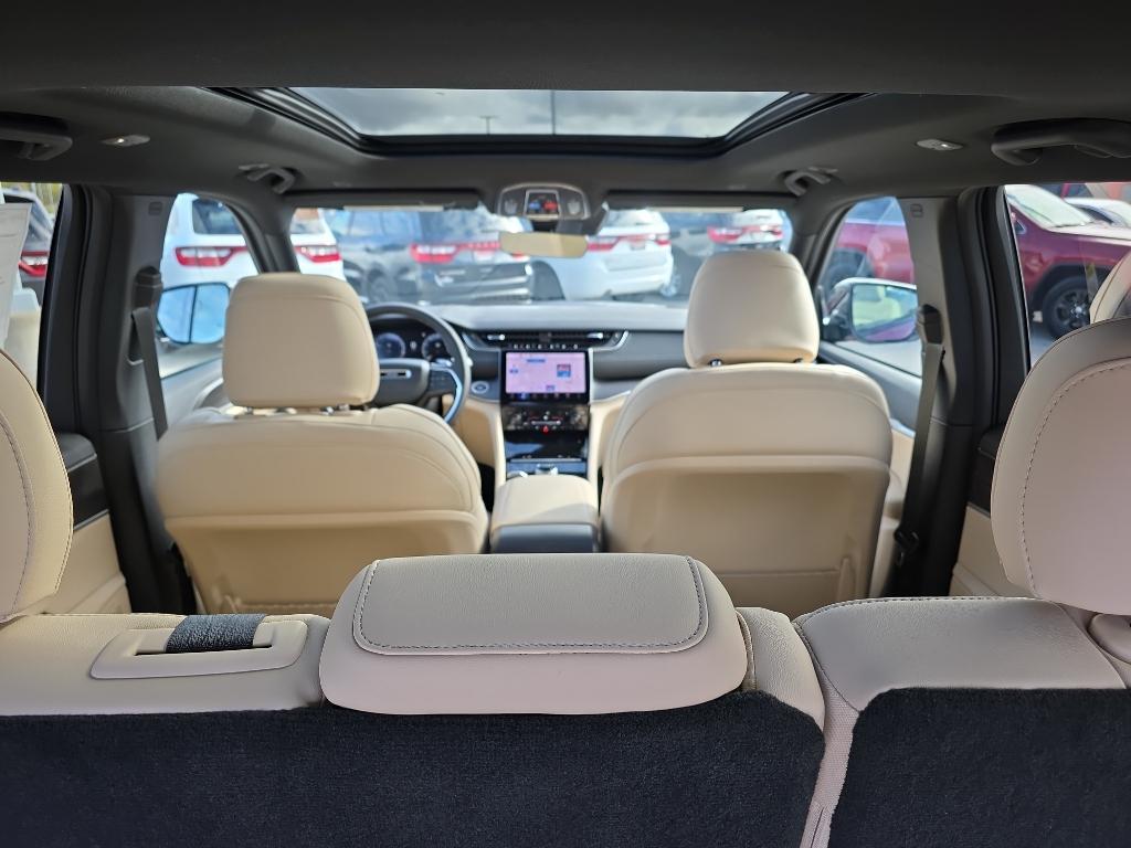 new 2025 Jeep Grand Cherokee car, priced at $49,525