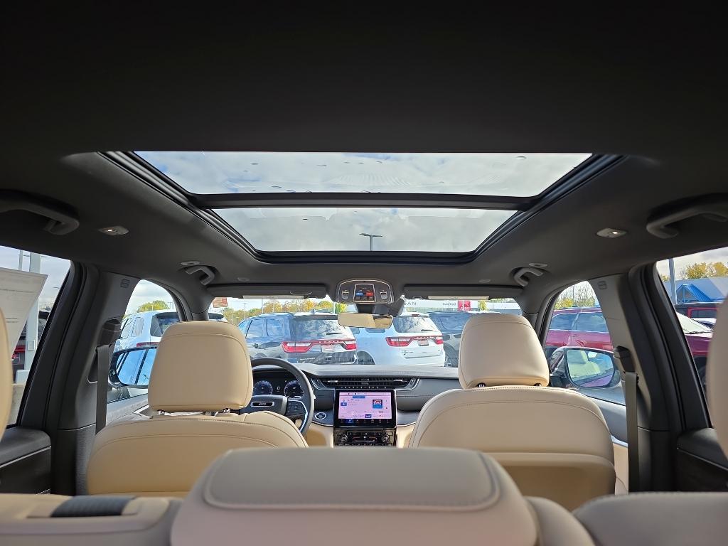 new 2025 Jeep Grand Cherokee car, priced at $49,525