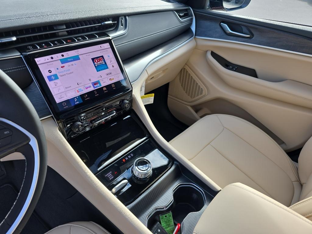 new 2025 Jeep Grand Cherokee car, priced at $49,525