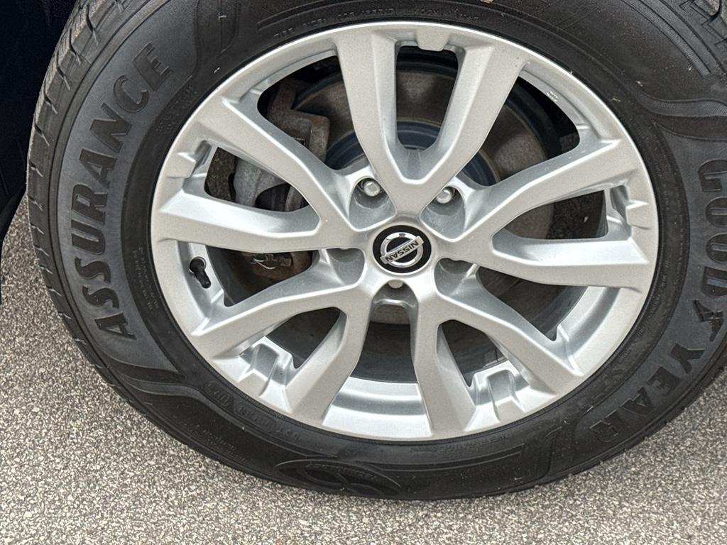 used 2020 Nissan Rogue car, priced at $15,290