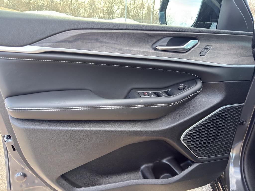 new 2026 Jeep Grand Cherokee car, priced at $56,061