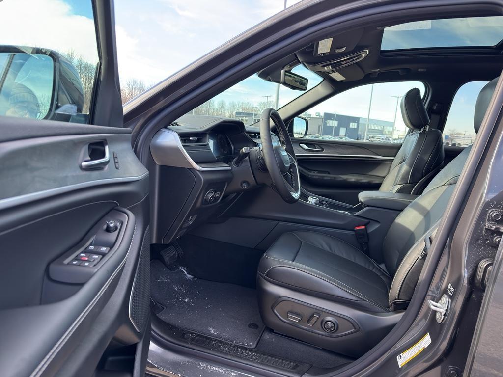 new 2026 Jeep Grand Cherokee car, priced at $56,061