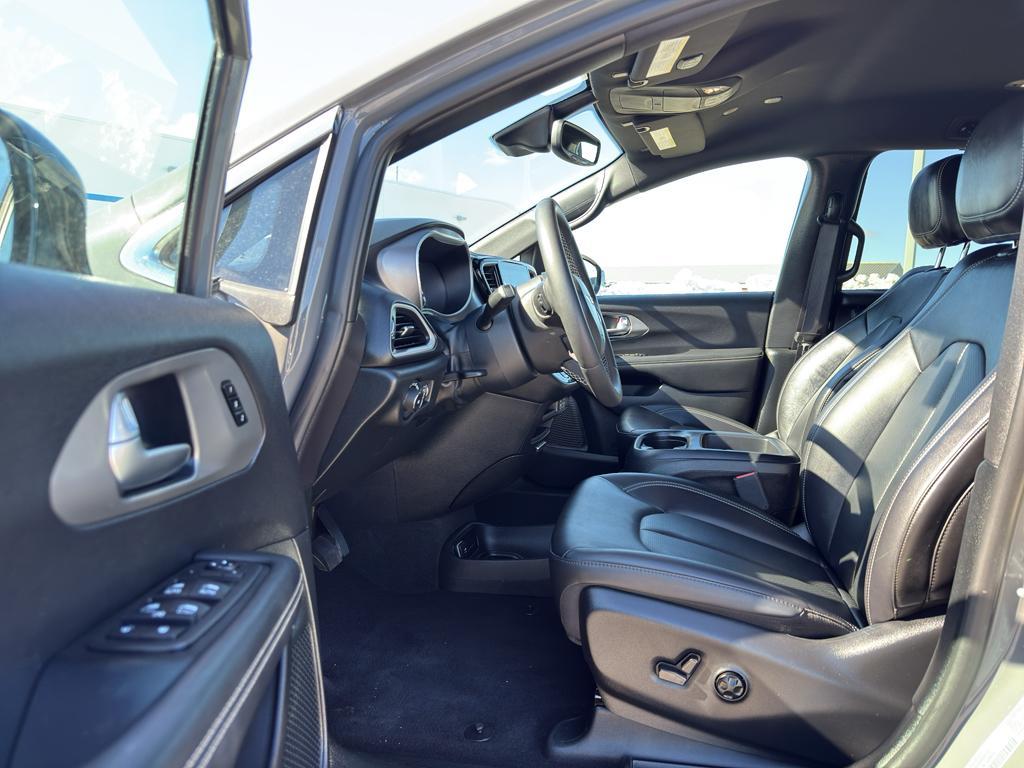 used 2025 Chrysler Pacifica car, priced at $32,995