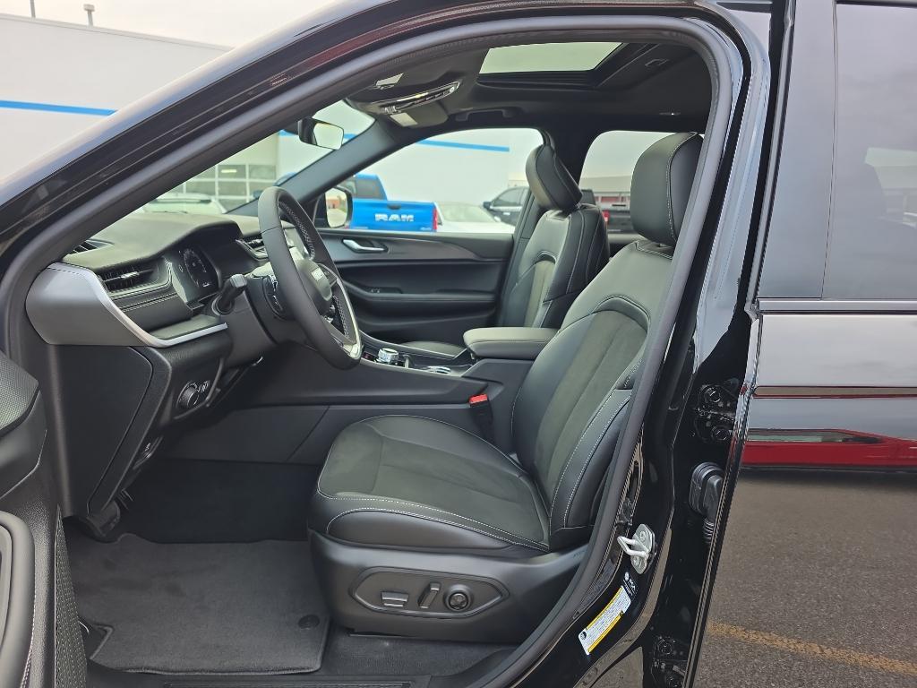 new 2025 Jeep Grand Cherokee L car, priced at $48,063