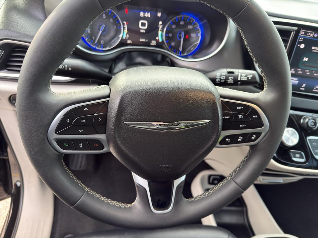 used 2024 Chrysler Pacifica car, priced at $28,995