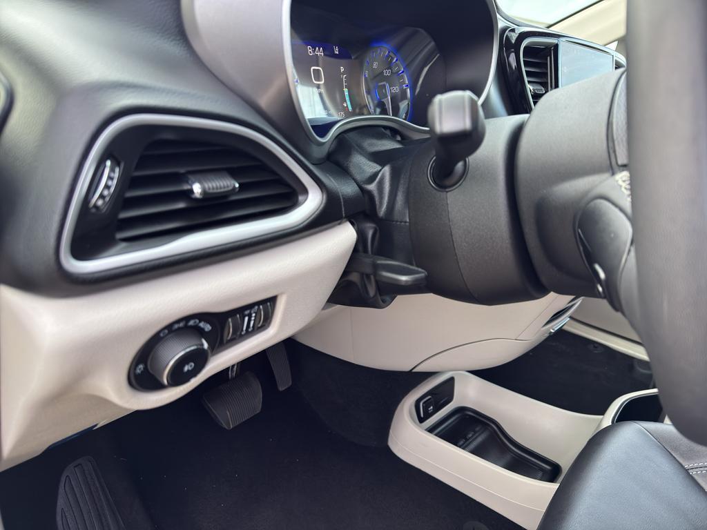 used 2024 Chrysler Pacifica car, priced at $28,995