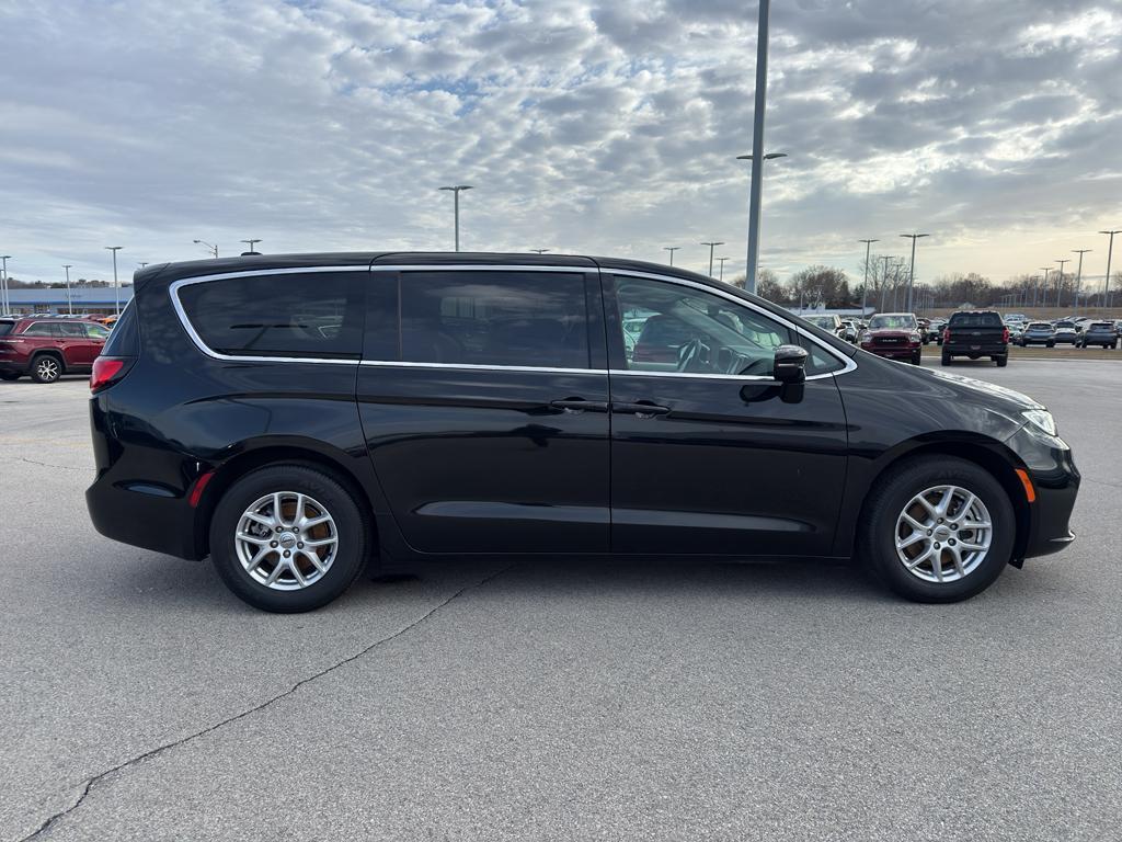 used 2024 Chrysler Pacifica car, priced at $28,995