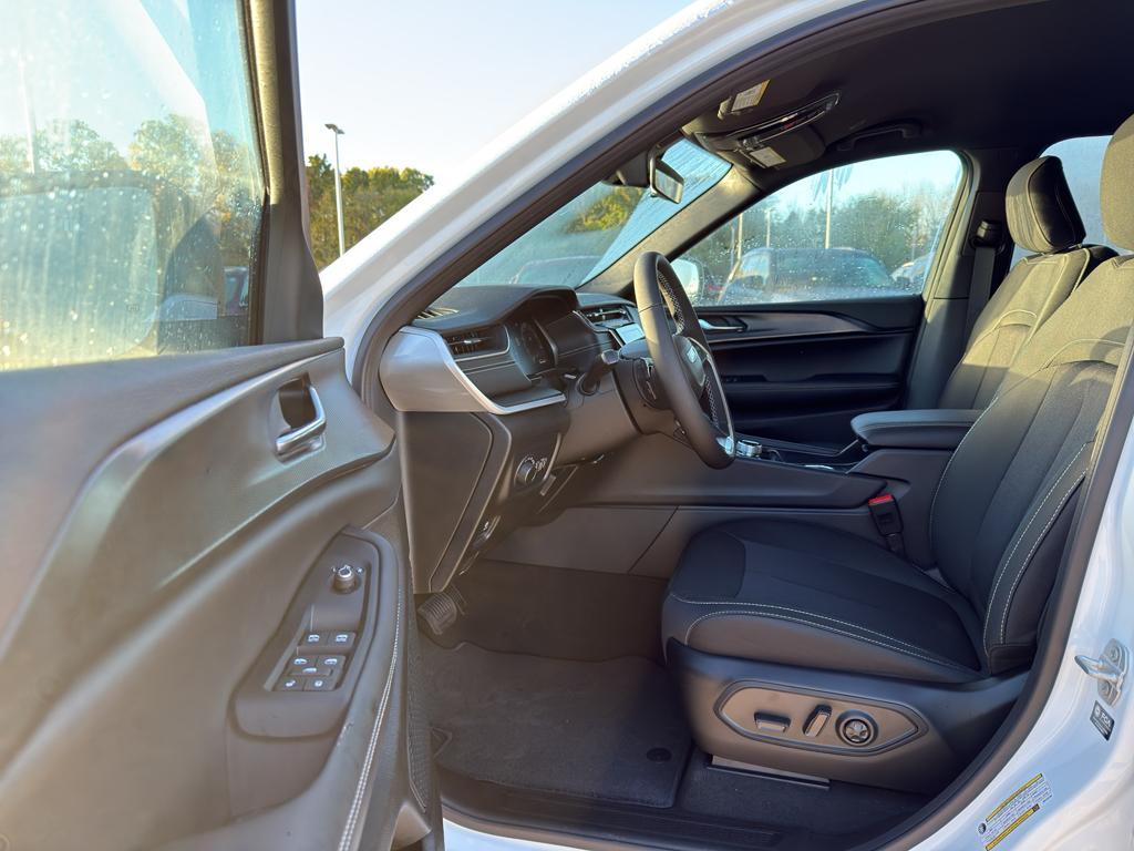 new 2025 Jeep Grand Cherokee L car, priced at $45,049