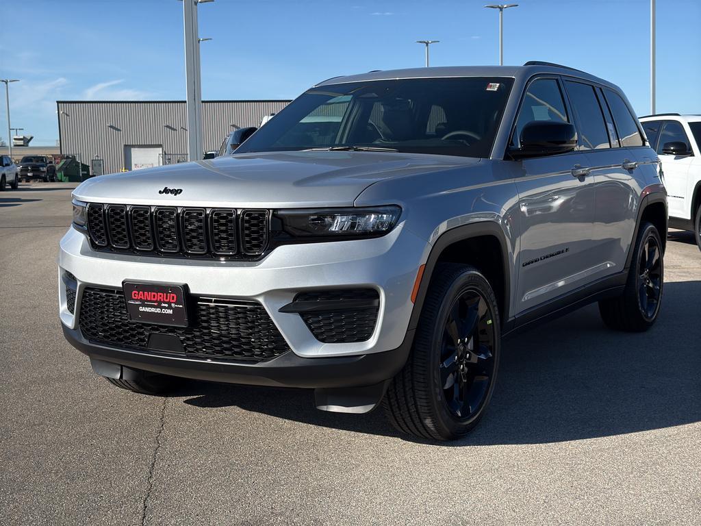 new 2025 Jeep Grand Cherokee car, priced at $47,583