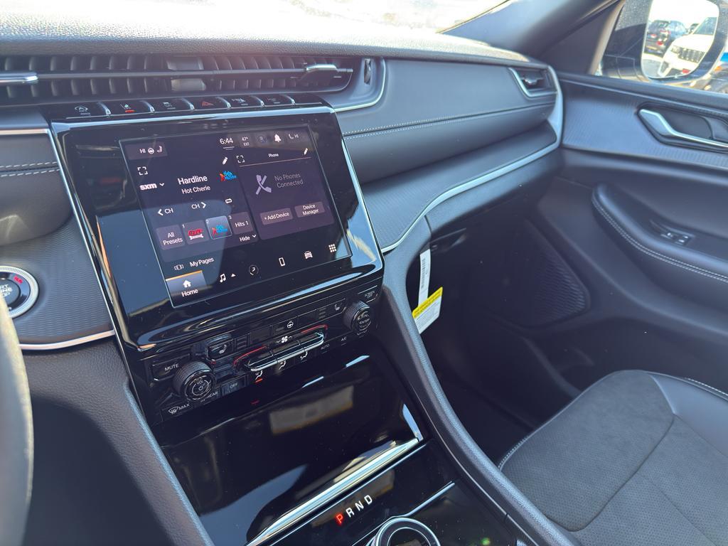 new 2025 Jeep Grand Cherokee car, priced at $47,583