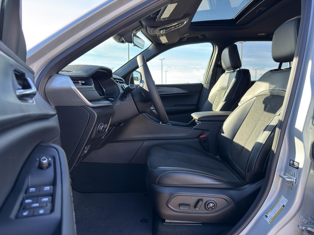 new 2025 Jeep Grand Cherokee car, priced at $47,583