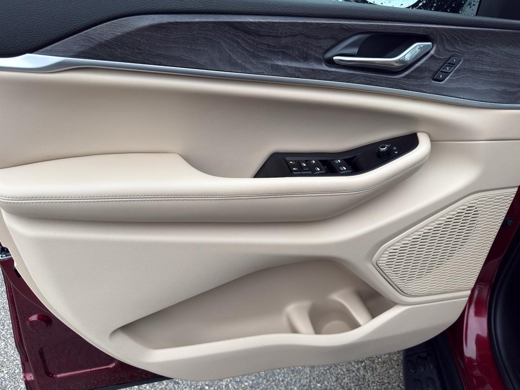 used 2024 Jeep Grand Cherokee L car, priced at $33,795