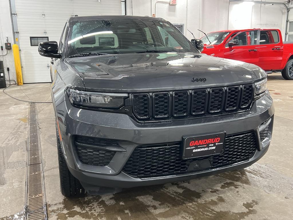 used 2024 Jeep Grand Cherokee car, priced at $31,995