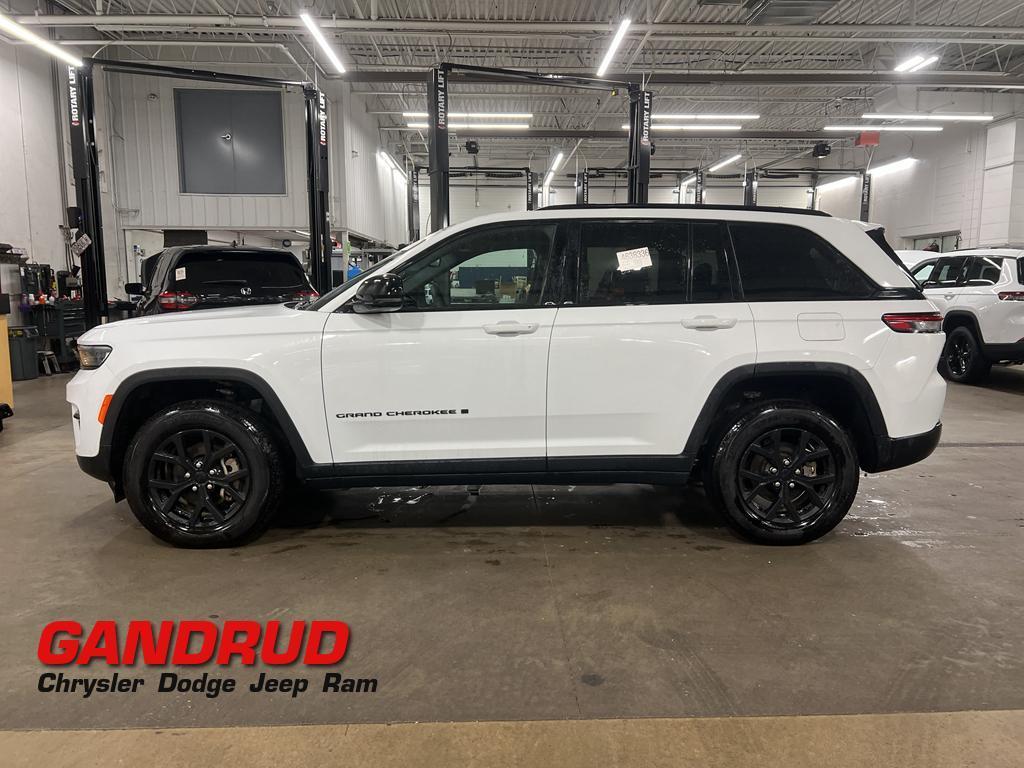 used 2024 Jeep Grand Cherokee car, priced at $33,295