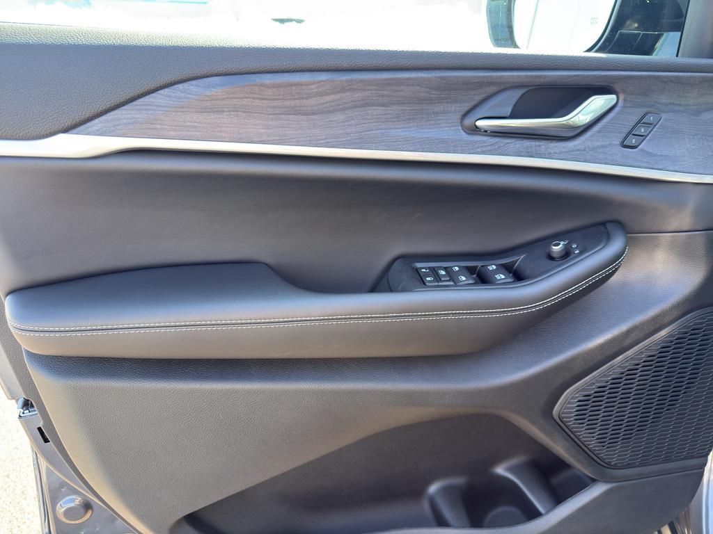 new 2025 Jeep Grand Cherokee L car, priced at $48,826