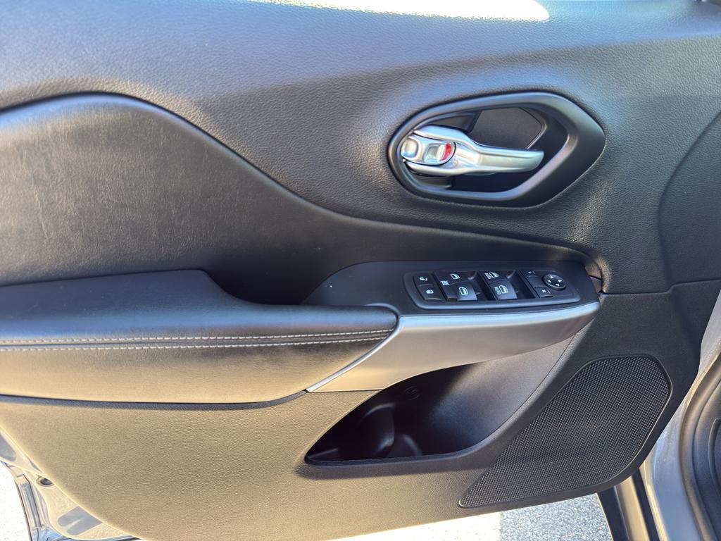 used 2021 Jeep Cherokee car, priced at $16,995