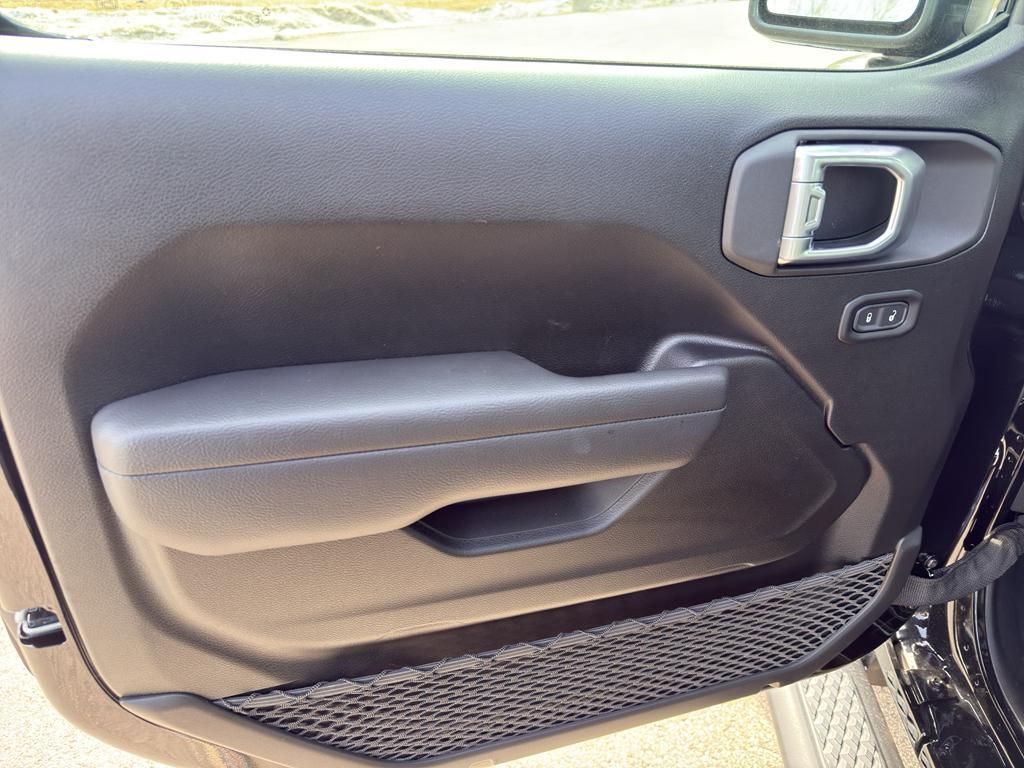 new 2026 Jeep Gladiator car, priced at $45,617