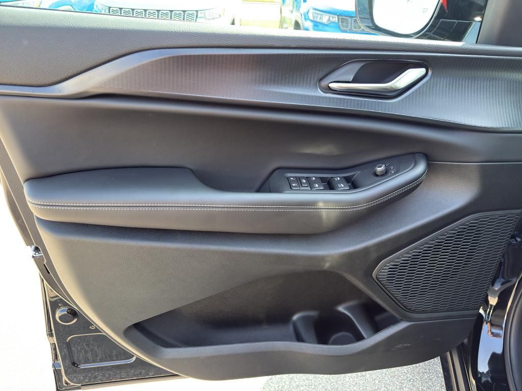 new 2025 Jeep Grand Cherokee car, priced at $43,249