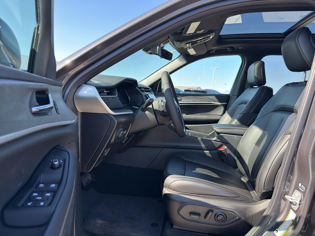 new 2025 Jeep Grand Cherokee car, priced at $50,603