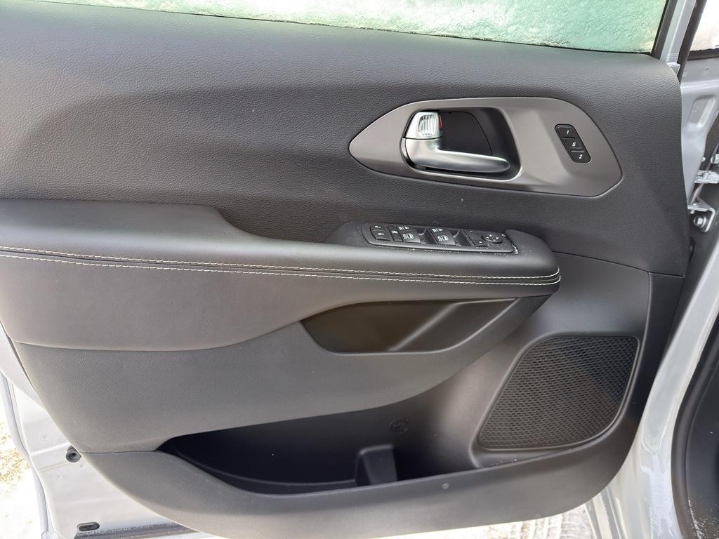 new 2026 Chrysler Pacifica car, priced at $45,804