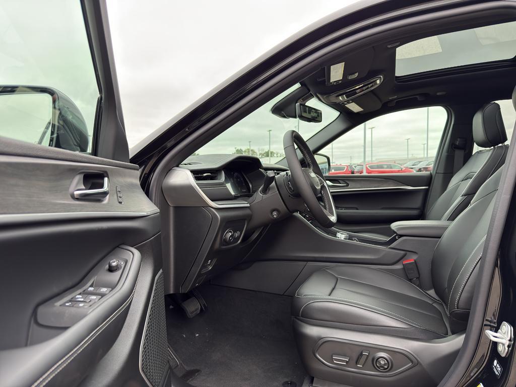 new 2025 Jeep Grand Cherokee L car, priced at $58,759