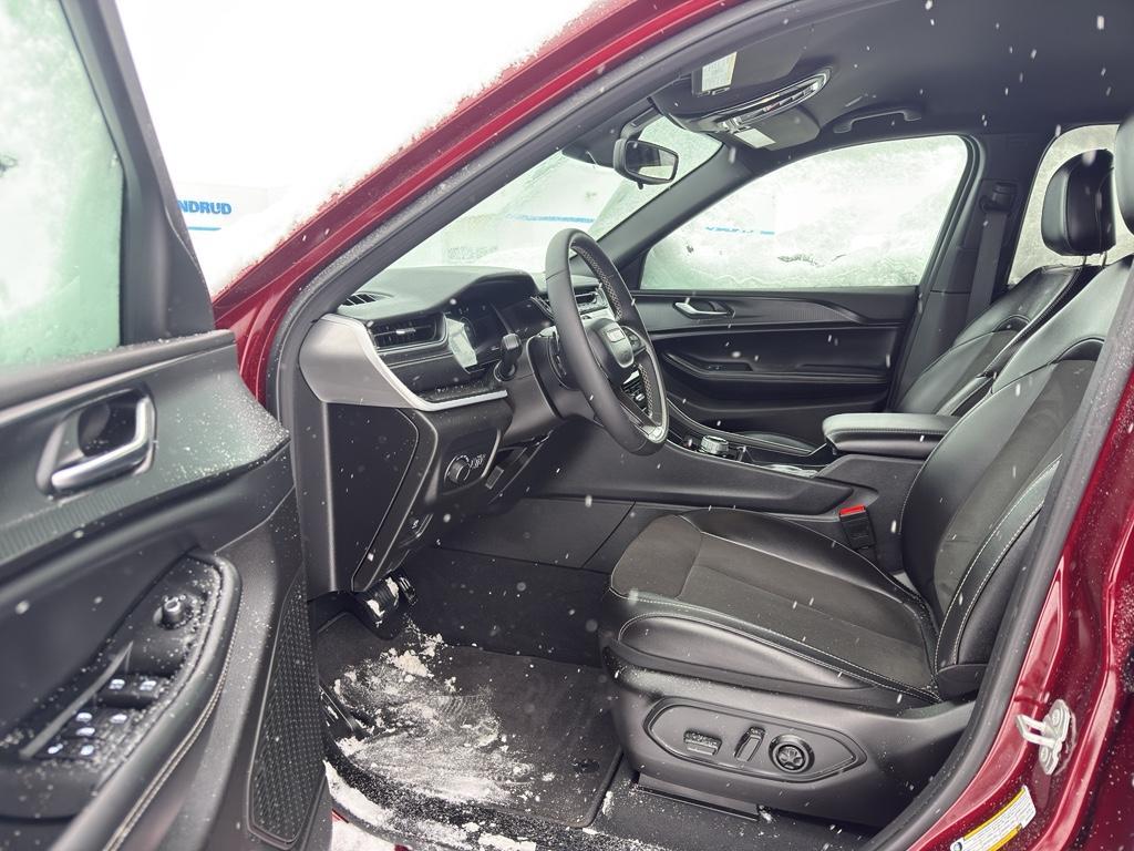 used 2024 Jeep Grand Cherokee car, priced at $33,695