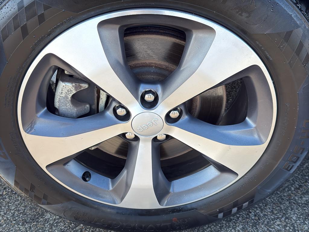 used 2021 Jeep Cherokee car, priced at $21,995