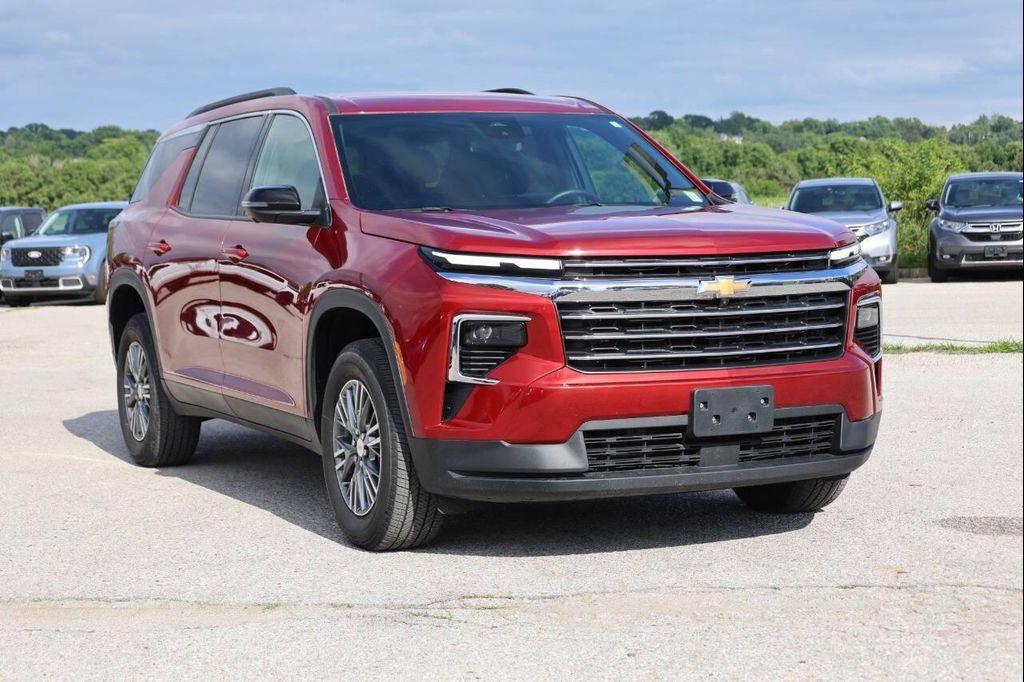 used 2025 Chevrolet Traverse car, priced at $34,950