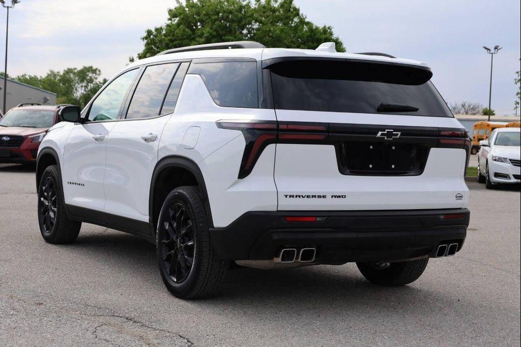 used 2025 Chevrolet Traverse car, priced at $39,950