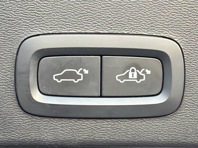 used 2022 Volvo XC40 car, priced at $19,383