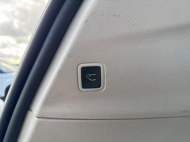 used 2023 Chrysler Pacifica car, priced at $24,989