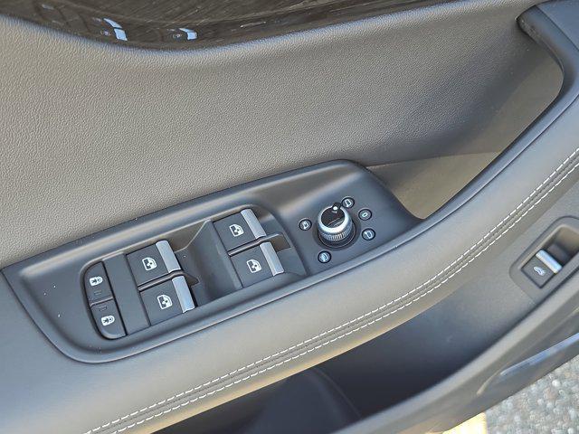 new 2025 Audi Q7 car, priced at $90,155